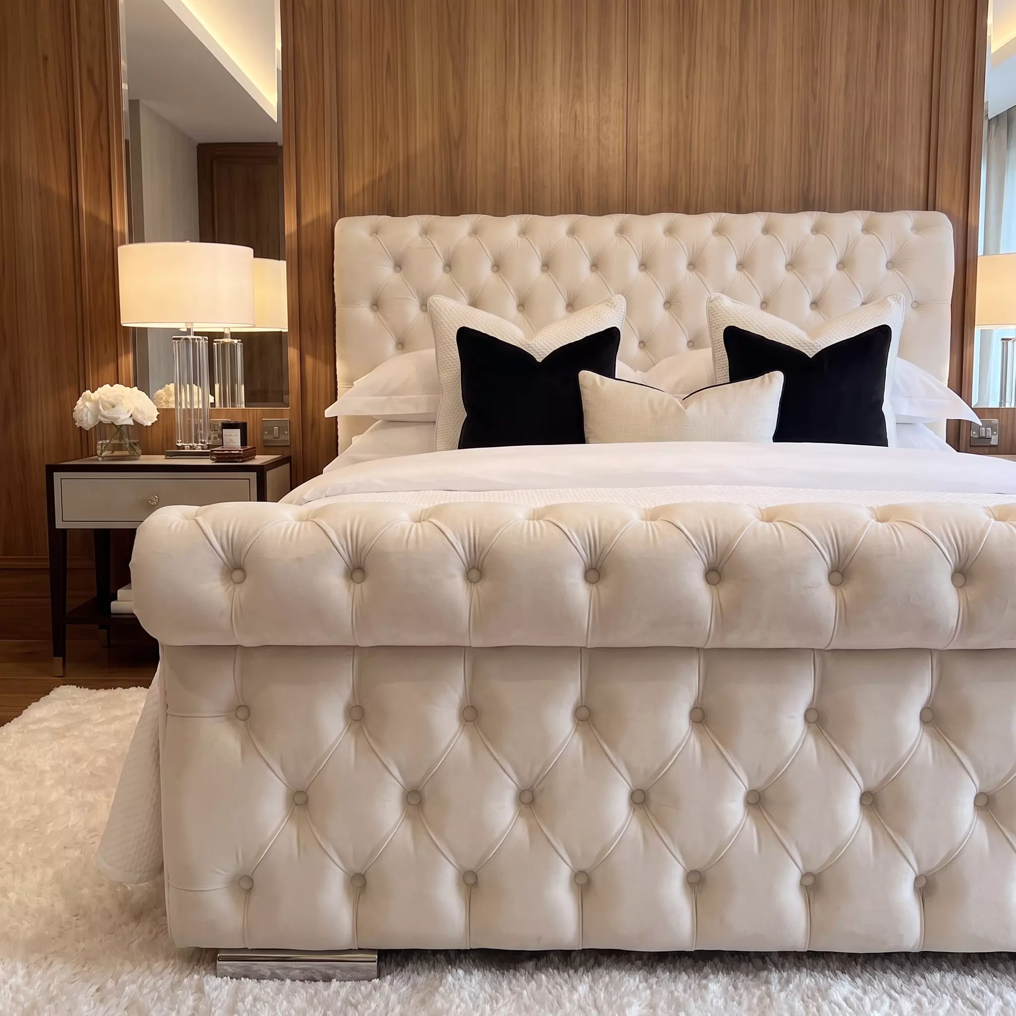 Sheffield upholstered sleigh bed in a bedroom setting