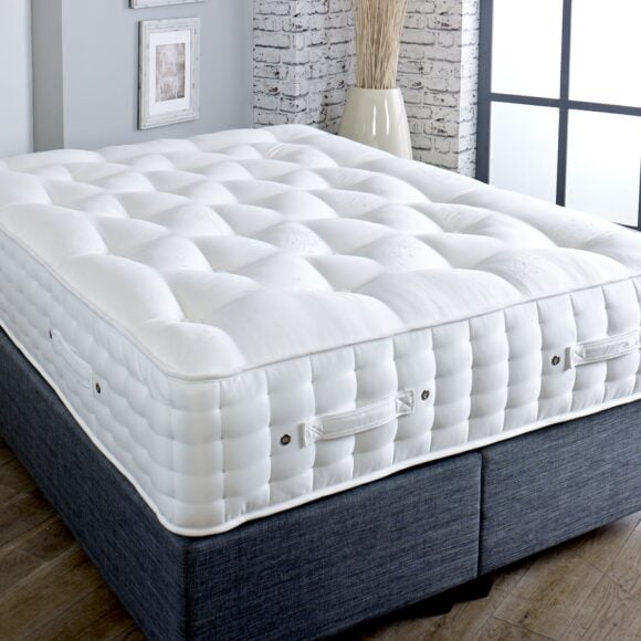 AMBERS INT 2592259843-min