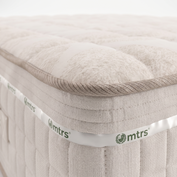 Corner close-up of the MTRS Hybrid Dynamics 2000 showing the taupe tape edge, woven border and MTRS label